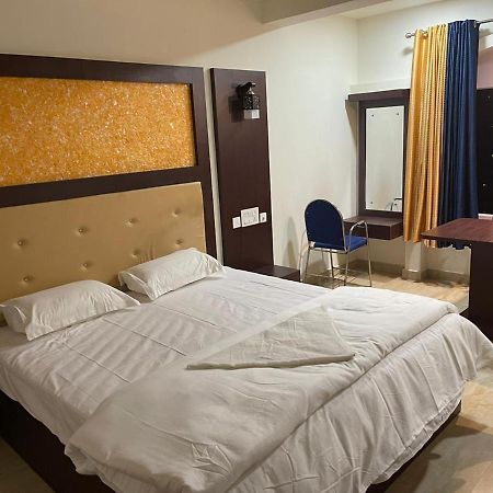 Отель Bassac Residency Changanacheri Экстерьер фото